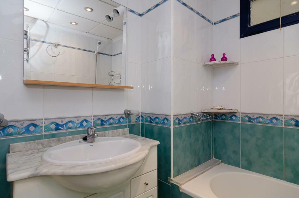Comfortable Apartment In เบนิดอร์ม ภายนอก รูปภาพ